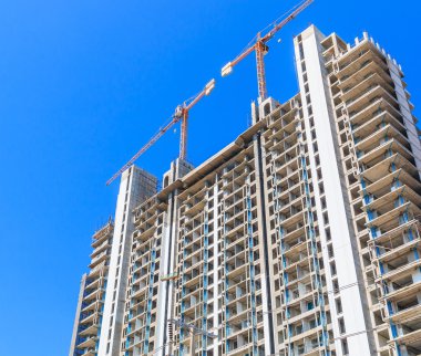 Vinçli inşaat alanı