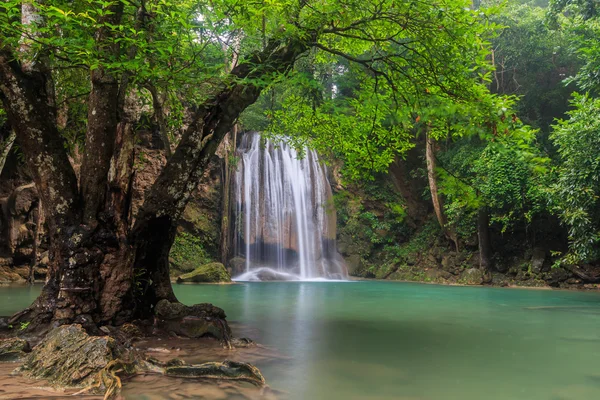 タイでエラワンの滝 — ストック写真