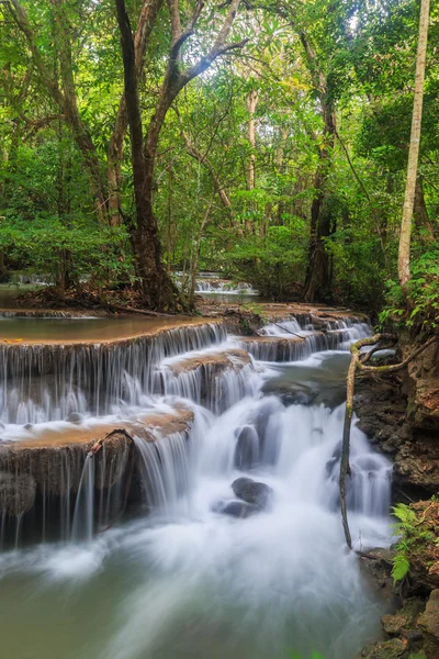 Erawan vattenfall i thailand — Stockfoto