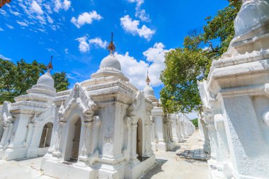 Simgesel Yapı Kuthodaw Tapınağı