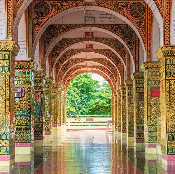 Arco de Sutaungpyai Pagoga — Foto de Stock