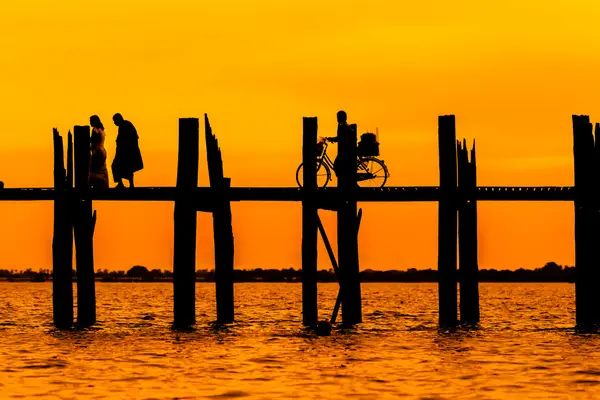 U Bein Bridge at sunset — Stock Photo, Image