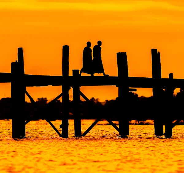 U Bein ponte ao pôr do sol — Fotografia de Stock