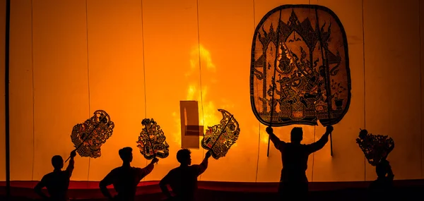Teatr cieni wykonywane w Wat Khanon — Zdjęcie stockowe