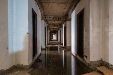 terk edilmiş atılan bina