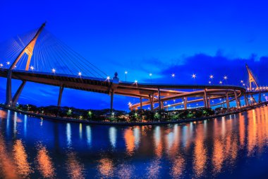 terk edilmiş atılan bina