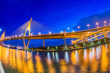 terk edilmiş atılan bina