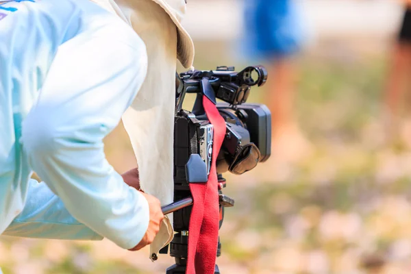 Cameraman met videocamera — Stockfoto