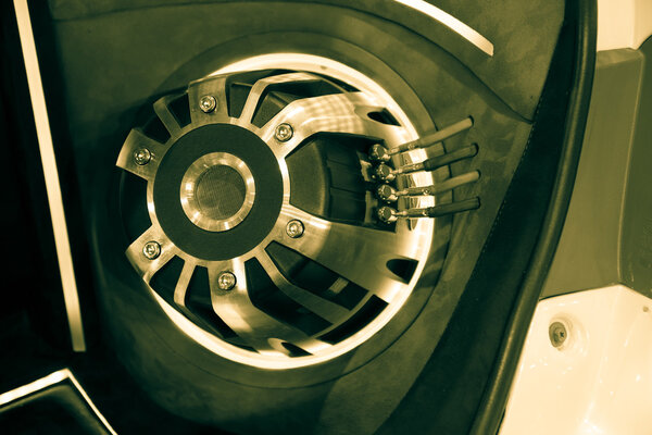 Динамики в автомобиле крупным планом
