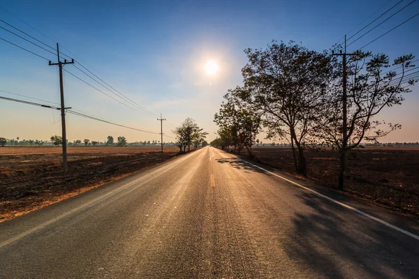 タイでは、道路上の日の出 — ストック写真