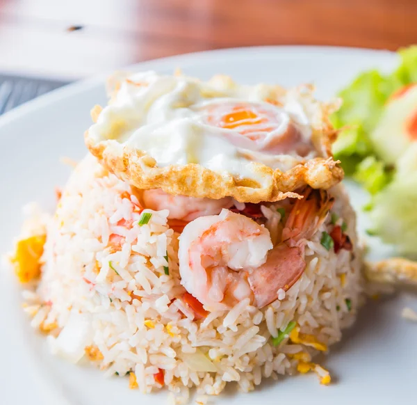 Camarones con arroz frito — Foto de Stock