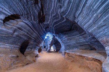Güzel mavi mağara, Tak Eyaleti, Tayland 'daki Mae Sot Bölgesi' nde doğal bir mucizedir..