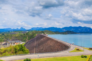 Ratchaprapha Barajı Surat Thani Köprüsü