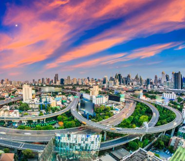 Bangkok cityscape alacakaranlıkta