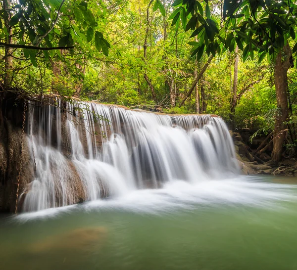 Erawan waterval in thailand — Stockfoto