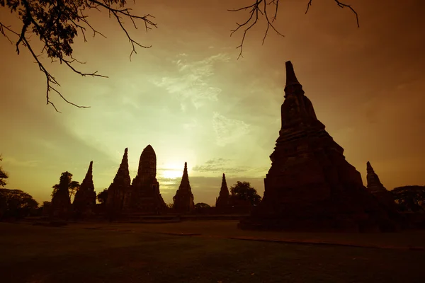 Vieux temple wat Chaiwatthanaram — Photo