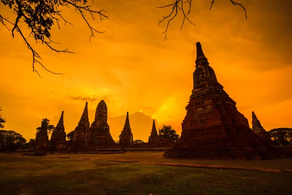 Templo velho wat Chaiwatthanaram — Fotografia de Stock