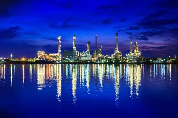 Oil refinery plant — Stock Photo, Image