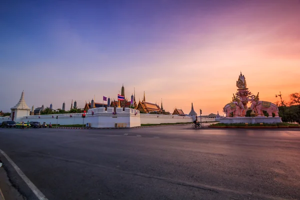 Landmark Temple of the Emerald Buddha — Stock Photo, Image