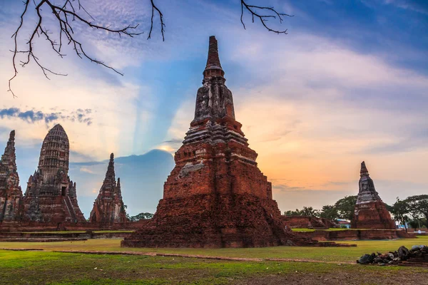 Templo velho wat Chaiwatthanaram — Fotografia de Stock