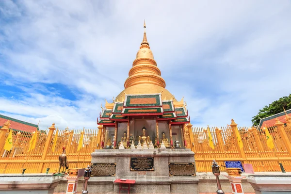 Tapınak wat phrathat Hariphunchai: Lamphun — Stok fotoğraf