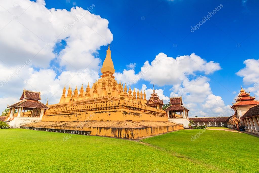 Temple golden Wat Thap Luang