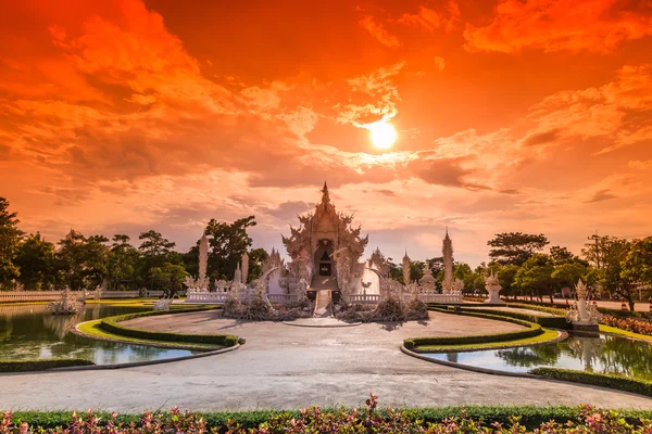 Templo de Tailandia - Wat Rong Khun — Foto de Stock