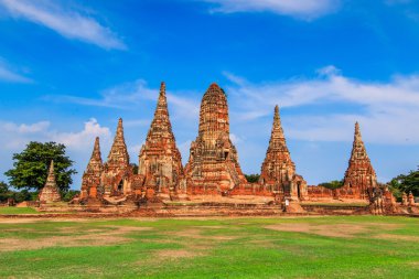 Eski tapınak wat Chaiwatthanaram