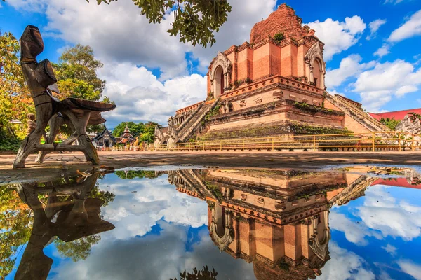 Starobylé pagoda na wat chedi luangワット チェディ ルアンで古代の仏塔 — ストック写真