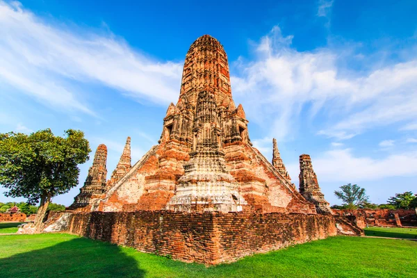 Templo velho wat Chaiwatthanaram — Fotografia de Stock