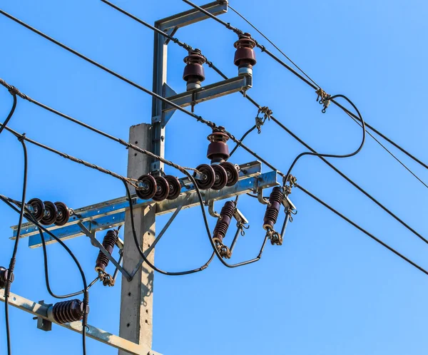 Linhas eléctricas comunicações — Fotografia de Stock