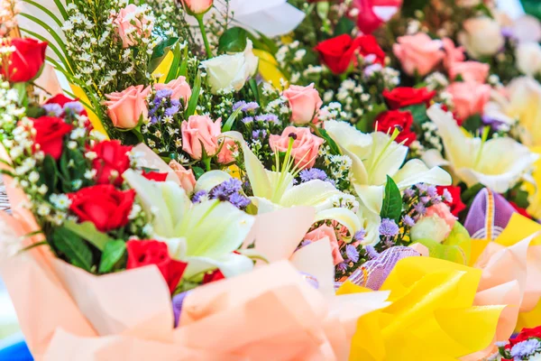 Flowers bouquet arrange for decoration — Stock Photo, Image