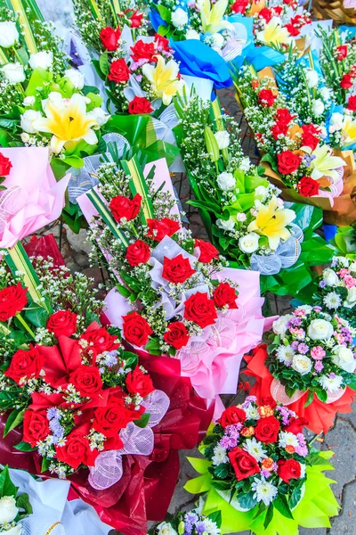 花の花束を手配装飾 — ストック写真