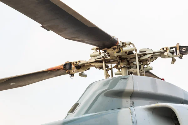 飛行場のヘリコプターのブレード — ストック写真