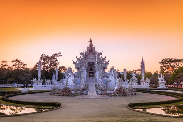 Wat Rong Khun templo tailandés — Foto de Stock