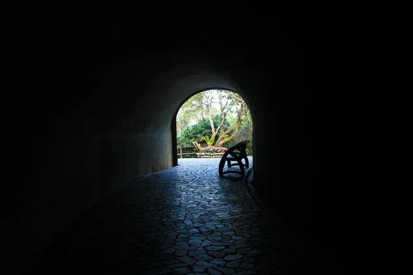 Túnel de passarela de pedra — Fotografia de Stock