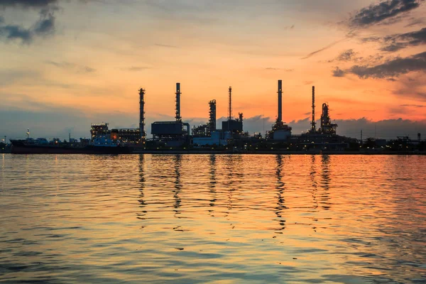 Oljeraffinaderianläggning — Stockfoto