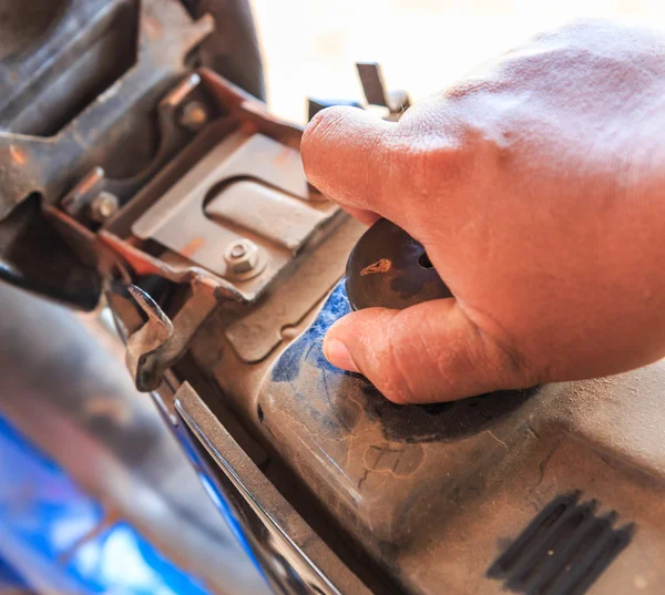 Pening petrol dolgu kap — Stok fotoğraf