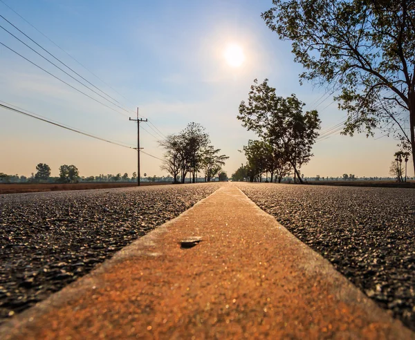 Nascer do sol sobre a estrada na Tailândia — Fotografia de Stock