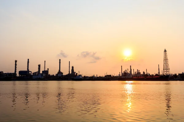 Oil refinery plant — Stock Photo, Image