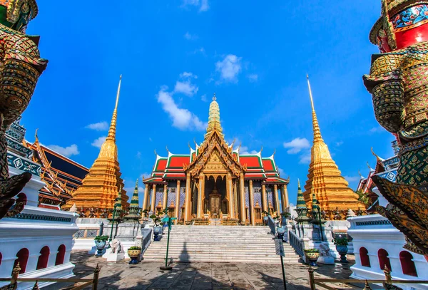 Templet med smaragd buddha — Stockfoto