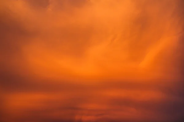 Kleurrijke wolken en lucht — Stockfoto