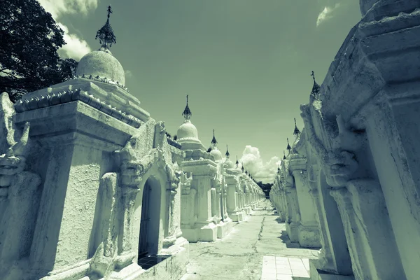 Landmark Kuthodaw temple — Stock Photo, Image