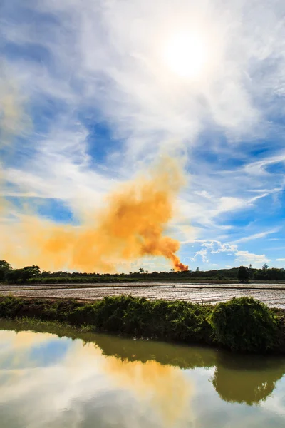 工場の有毒な火 — ストック写真