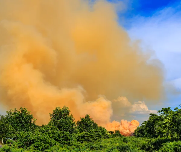 Großbrand in Industriefabrik — Stockfoto