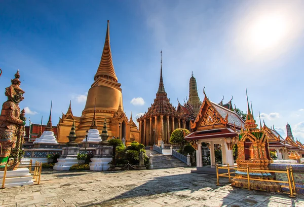 Templet med smaragd buddha — Stockfoto