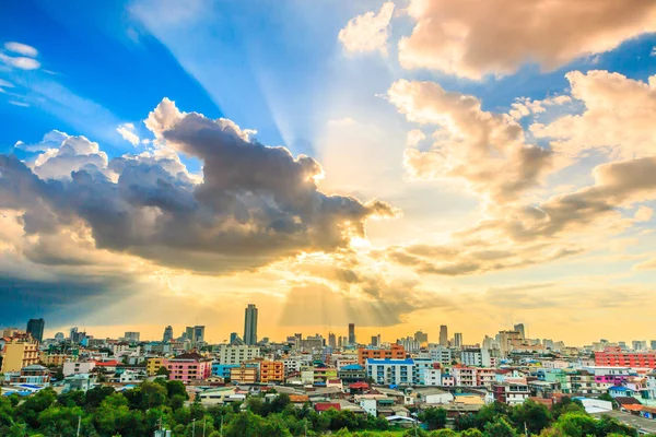 Sinar cahaya di kota Bangkok — Stok Foto