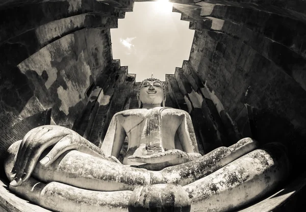 Posąg Buddy w parku Sukhothai — Zdjęcie stockowe