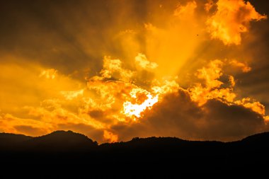 ışık ışınları gökyüzü