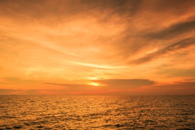 Günbatımı deniz manzara
